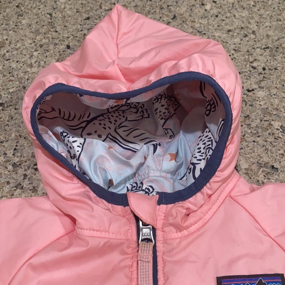 Size 3-6 mos Patagonia reversible hooded jacket - Picture 4 of 11